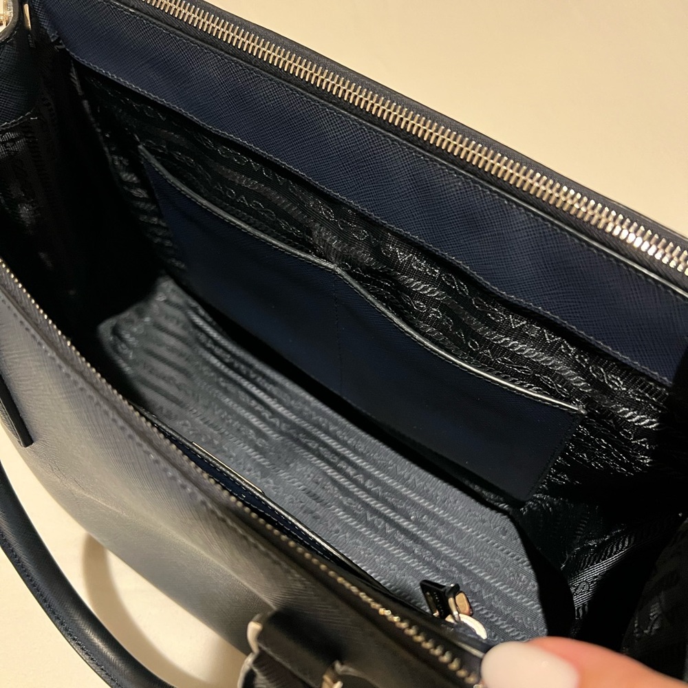 Prada Galleria Saffiano Leather Handbag - Authenticated - Picture 8 of 12